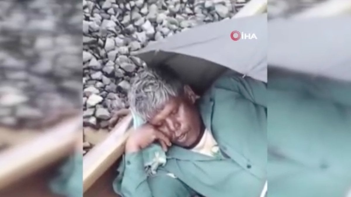 Hindistan’da raylarda uyuyakalan adam ölümden döndü