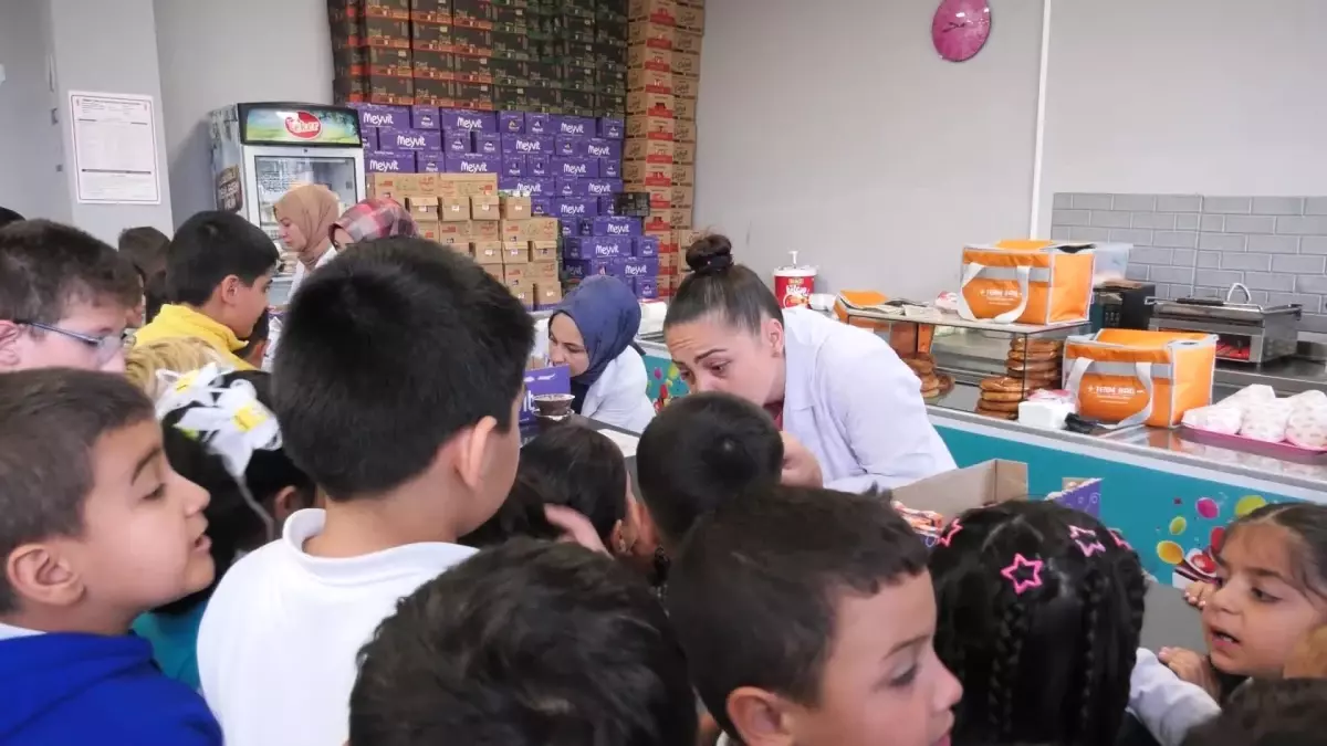Ankara’da İlkokul Öğrencilerine Kantin Desteği Devam Ediyor