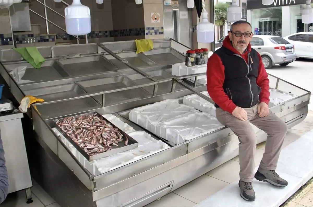 Karadeniz’de Olumsuz Hava, Balık Tezgahlarını Boş Bıraktı