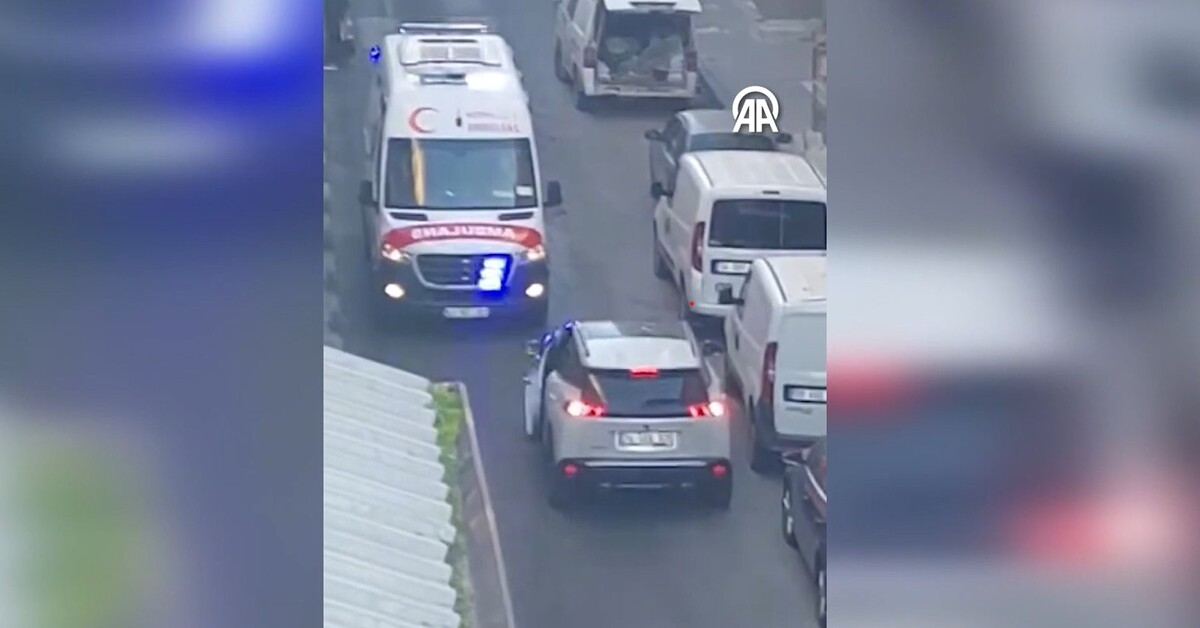 Pes dedirten görüntü! Ambulansa yol vermedi
