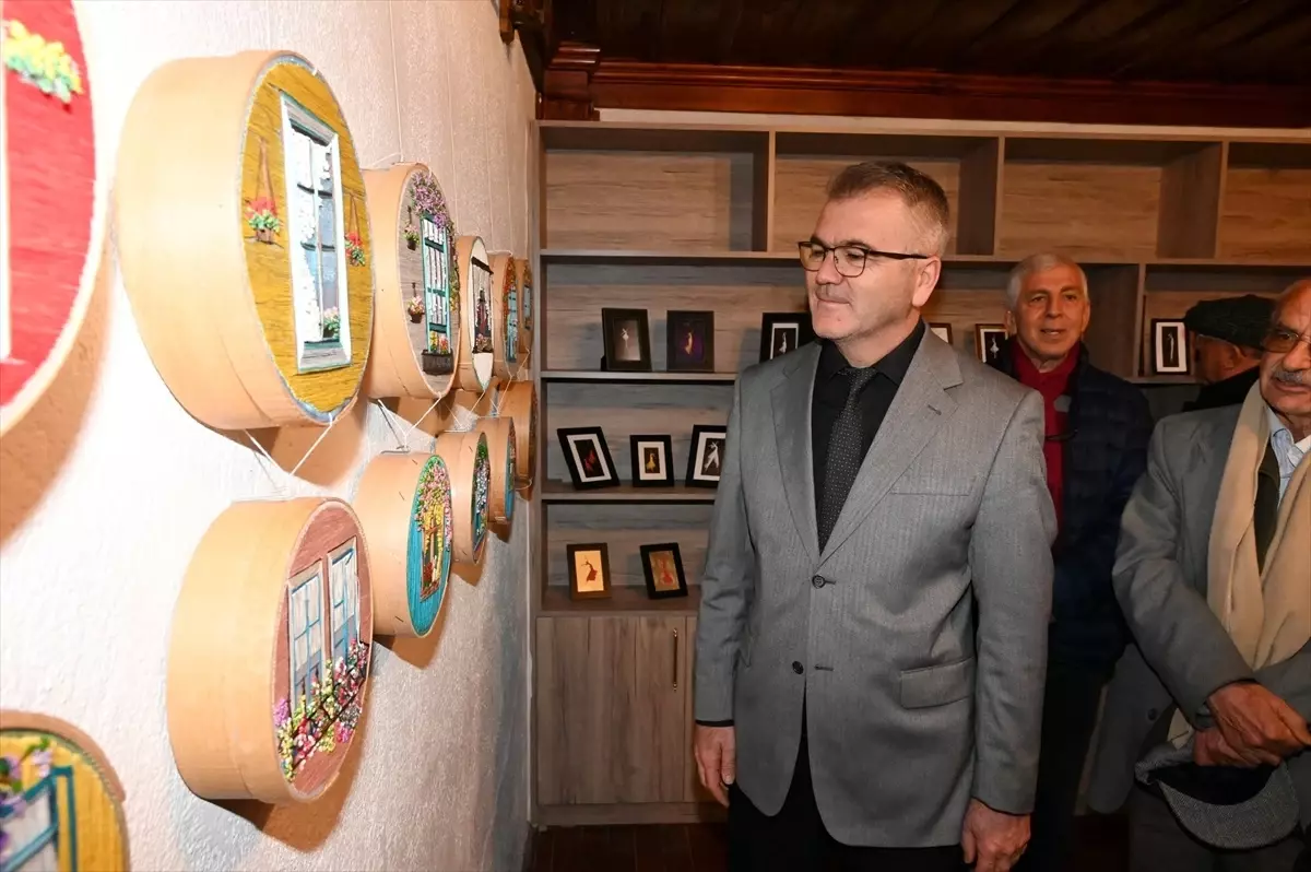 Konya’da Elek İşleme ve Kağıt Sanatı Sergisi Açıldı